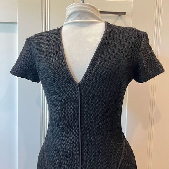 Narciso Rodriguez Black Dress Midi Contour Seam Short Sleeve V Neck Statement Zi - Picture 2 of 11